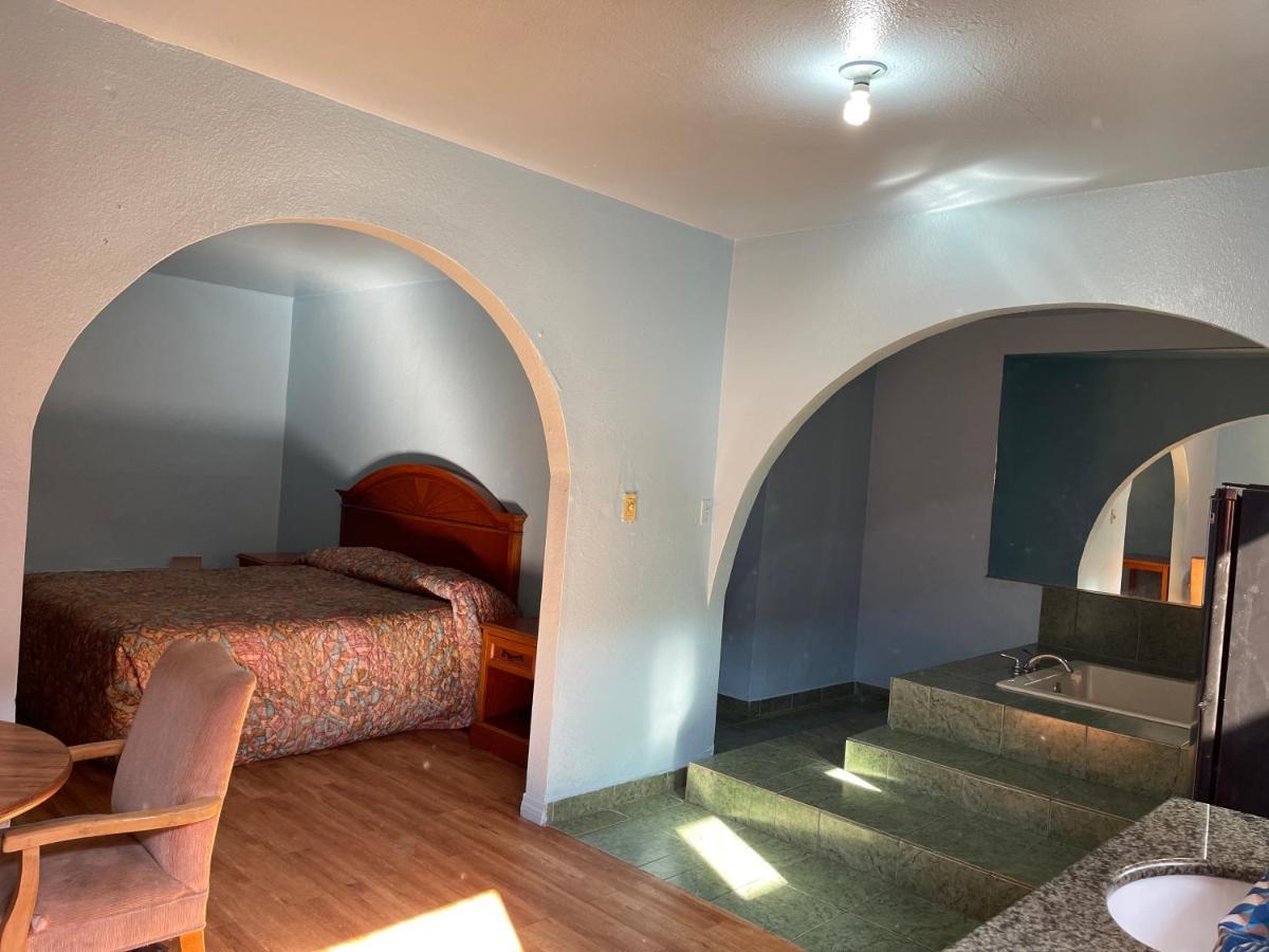 Full Moon Inn Huntington Park Bagian luar foto